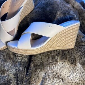 Bandolino Women's Kammies Ivory Cross-Strap Espadrille Sandals Size 7.5